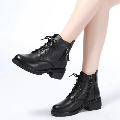 Boots children leather leather Martin boots 2018 plus velvet warm cotton boots round head with women's boots.