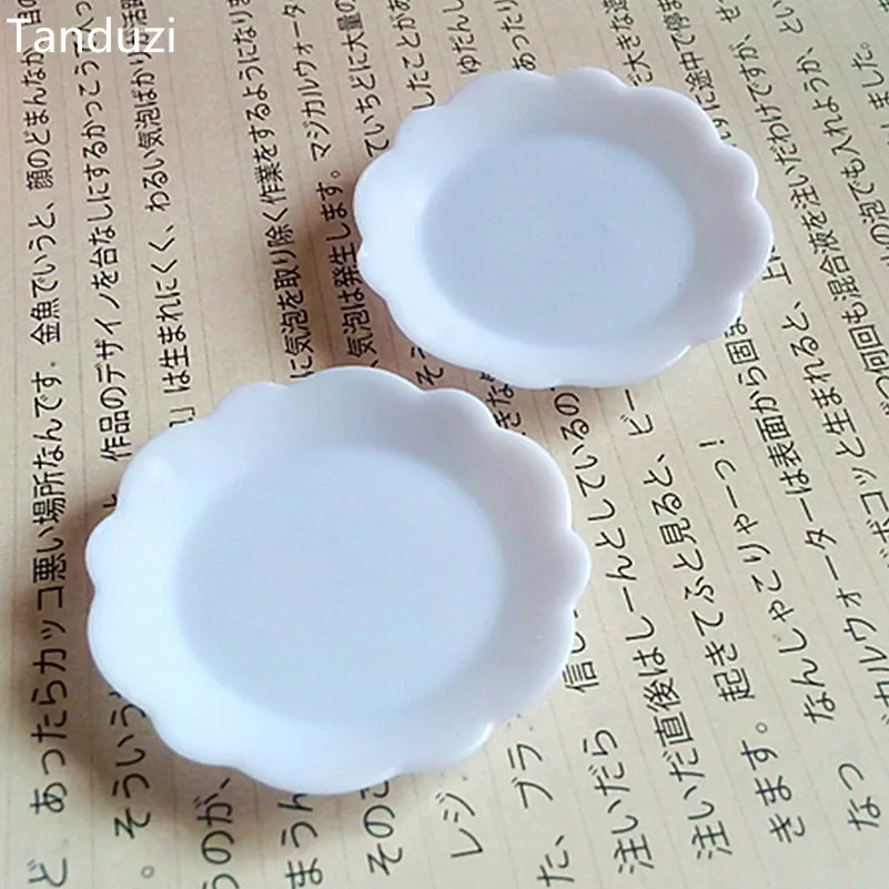 

Tanduzi 20pcs Japanese Kawaii Dollhouse Miniature Plastic Crafts White Plate Dish Artificial PVC Home Decoration Deco Parts DIY