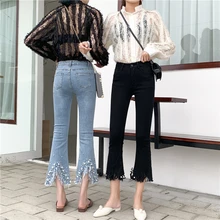 Краткое относятся Для женщин джинсы с бахромой жемчуг расклешенные джинсы "варенки" Женский Демисезонный новые рваные Тонкие штаны с завышенной талией J382