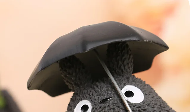 Totoro with Umbrella & Leaf Action Figure 3