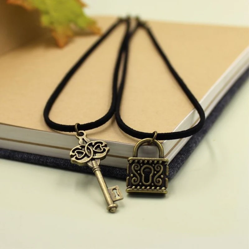 

GFLV Key And Lock Couple Pendant Necklace Retro Simple High Quality Alloy Charm Necklace For Women Jewelry Gift A078