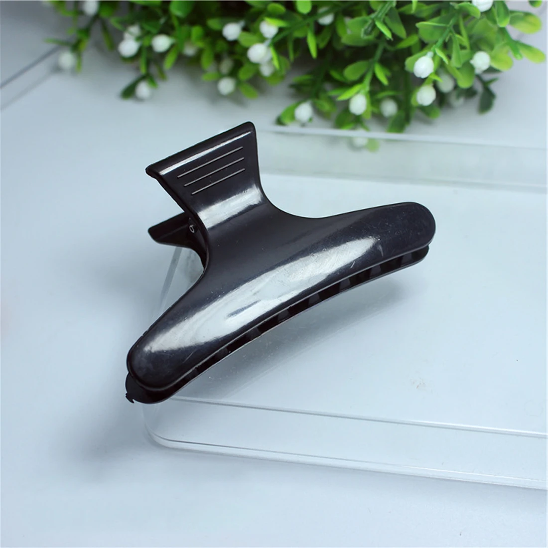 

New 1 Pc Salon Hairdressing Hairdresser Black Hair Clamps Clips Claw Section Butterfly Styling Tools