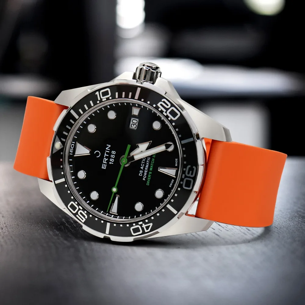 MAIKES Premium Orange Sport Rubber Watch Strap with Black Buckle