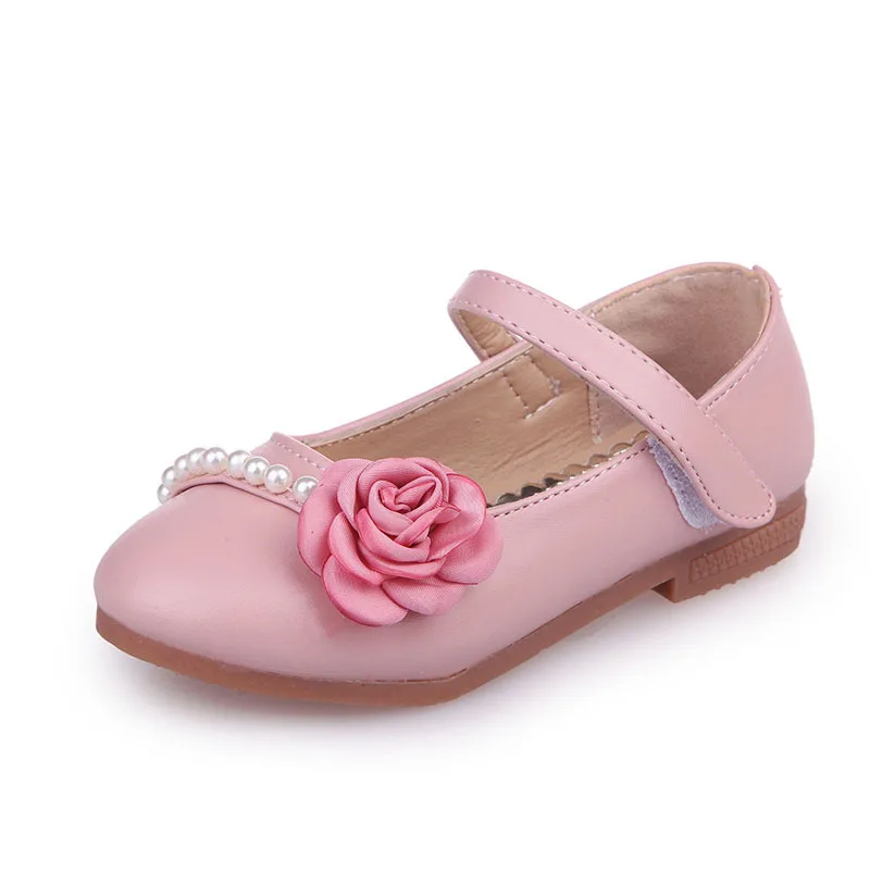 Обувь принцессы для девочек; коллекция года; сезон весна; детская кожаная обувь; обувь для свадебной вечеринки с мягкой подошвой и цветами; модная Розовая обувь с жемчужинами для девочек