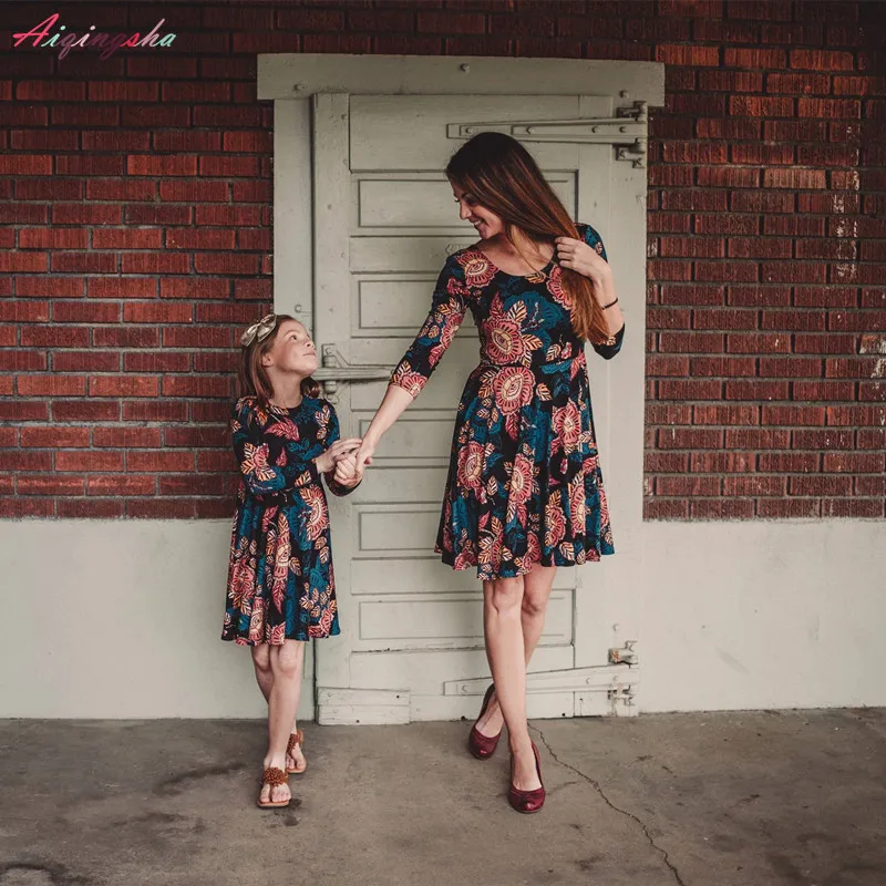 Mother Daughter Dresses Summer Beach Vintage Mom and Daughter Dress Clothes for Family Look Outfits Floral Family Clothing