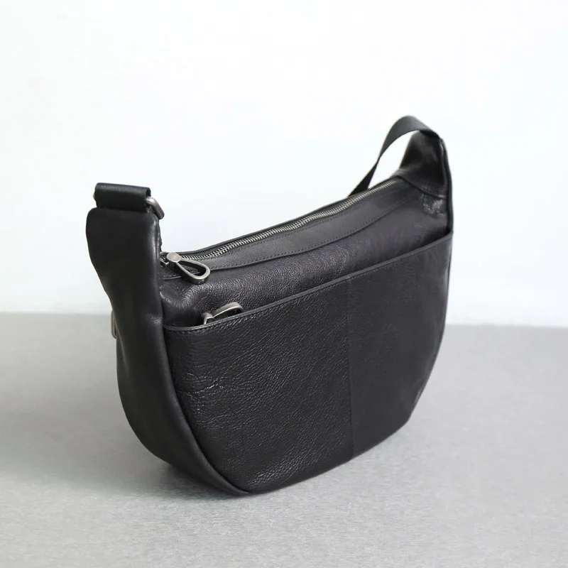 AETOO Leather male bag, Japanese and Korean Men and women arc tide bag, head layer cowhide casual small bag