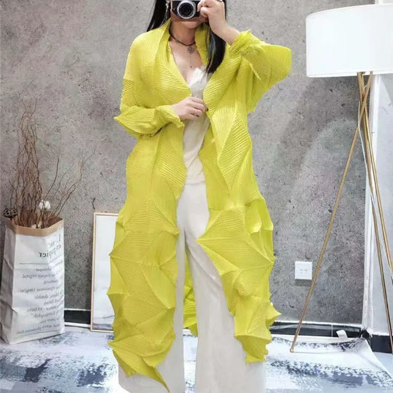 

Hot Sale 2019 Spring Summer V-Collar Loose Long Sleeve Trench Women Fashion Black Pleated Fold Big Size Long Windbreaker