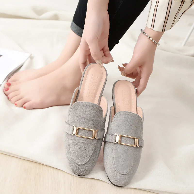 Mule Shoes Women Sandals Brand Designer Shoes Metal Decorate Mules Slippers Pointed Toe Flip Flops Low Heels Beach Slippers