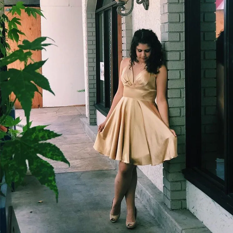 

Sexy V-neck Short Cocktail Dresses Champagne Satin 2019 New Crisscross Back Special Occasion Party Dress Homecoming Gowns Simple