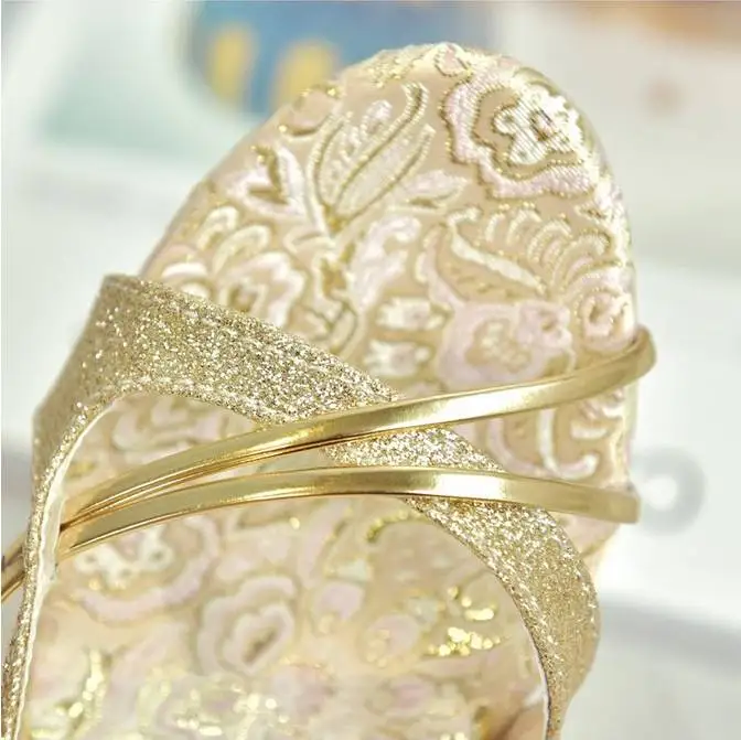 Женские босоножки на тонком высоком каблуке Женская летняя обувь золотистого цвета блестящие сандалии-гладиаторы на каблуке с открытым носком и вырезами, a738