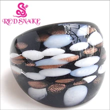 Красная змея модное кольцо ручной работы черное дно с белыми и коричневыми точками кольца из муранского стекла