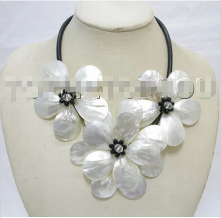 

shipping Handcraft bloom flower white shell pearls choker leather necklace E1229