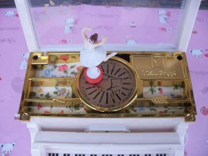 Заводной тип вертикальный Фортепиано Music Box Творческий поворотный Балет Танец Девушка Музыкальная Шкатулка ящик для хранения Ювелирных Изделий Валентина подарок На День Рождения