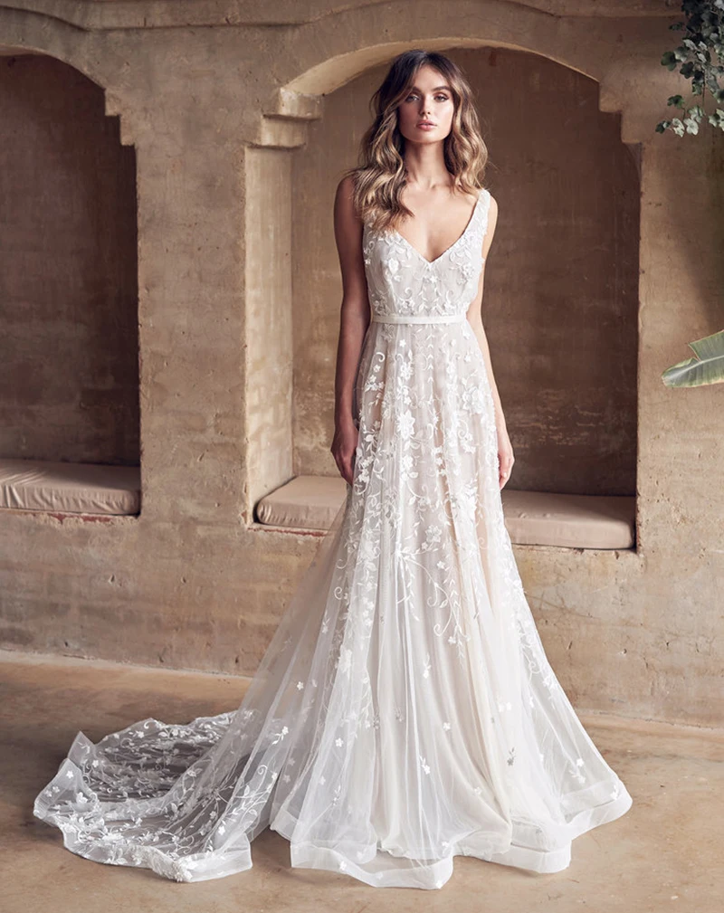 

Verngo 2019 Fashion Flowers Tulle Wedding Dress Appliques Wedding Gowns V-Neck Backless Bride Dress Robe Mariage