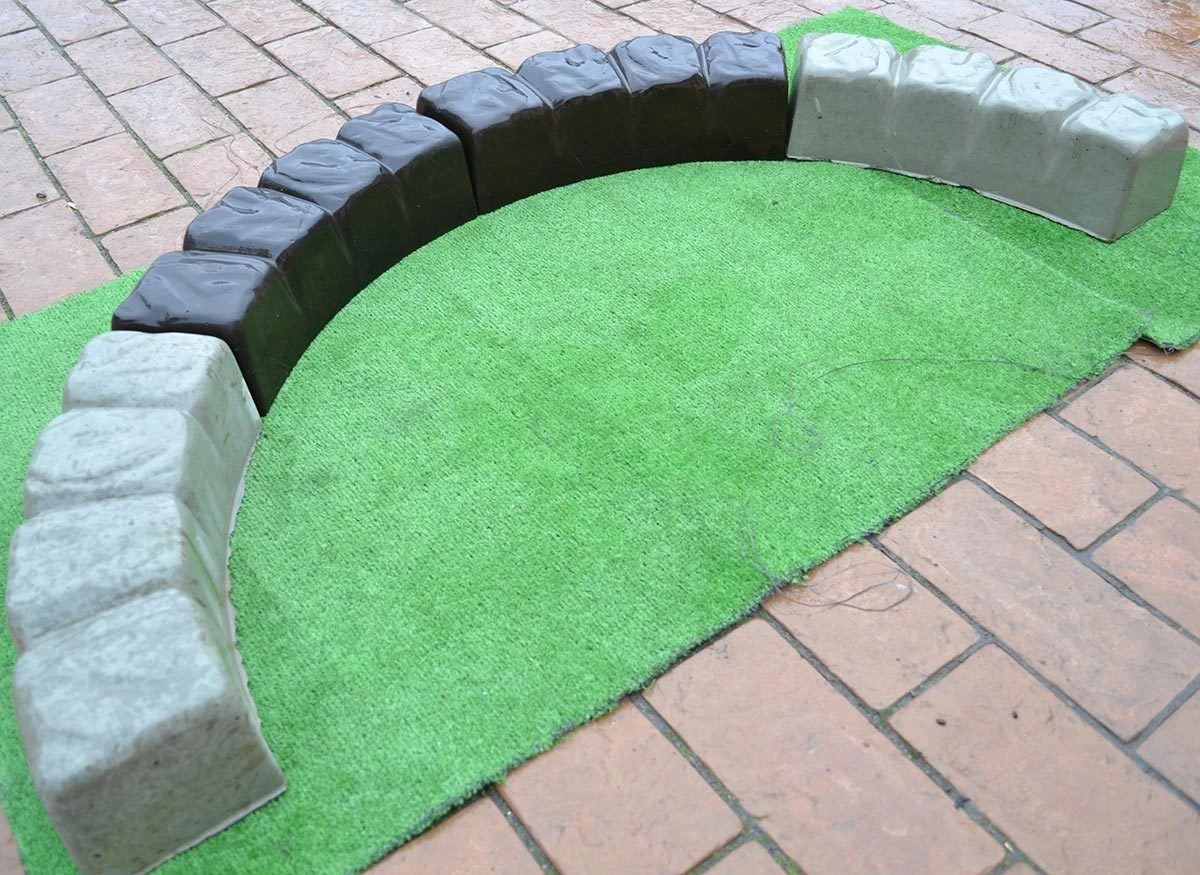 BETONEX Plastic Molds Patio Paving Set - 4pcs Big Beautiful Pathmaker Precast Concrete Molds & Stampcrete For Reusable Large Cobblestone Walkways
