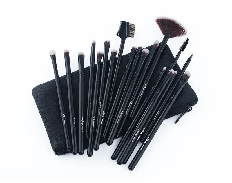 makeup brushes (1)