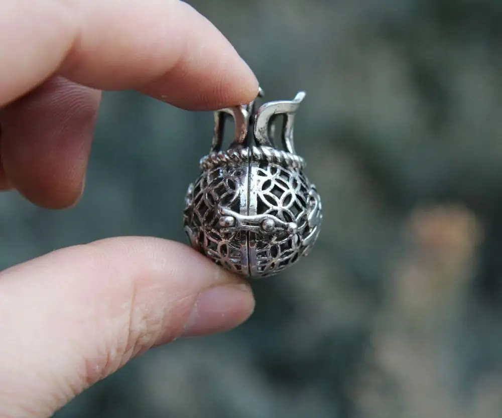 

5 CM China Miao Silver Handwork Blessing Cion Money Bag Necklace Amulet Pendant