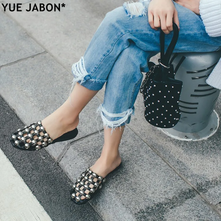 Кожаные пляжные сандалии yue jabon шлепанцы без шнуровки с заклепками украшенные