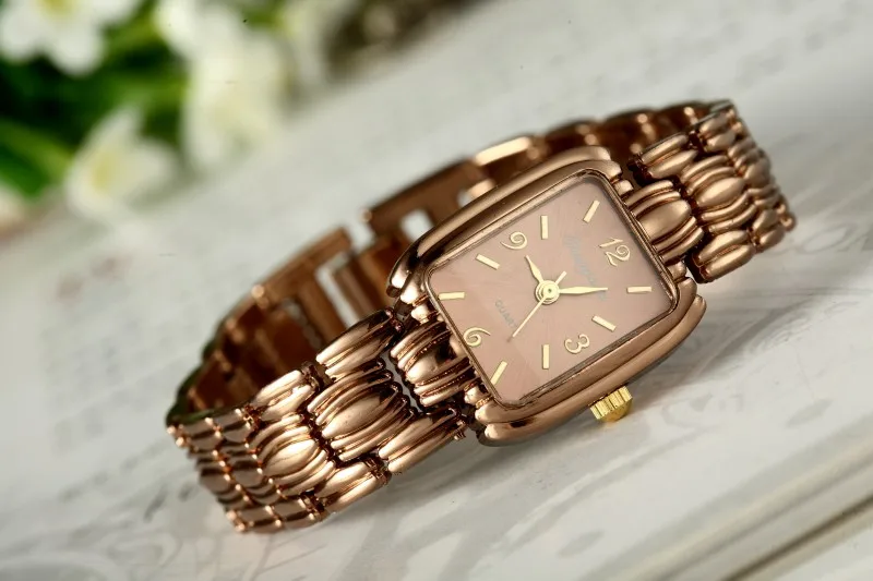 Модные женские часы-браслет, основные часы с капиталами, гладиаторские стильные часы, розовое золото, стальная полоса, Кварцевые женские наручные часы