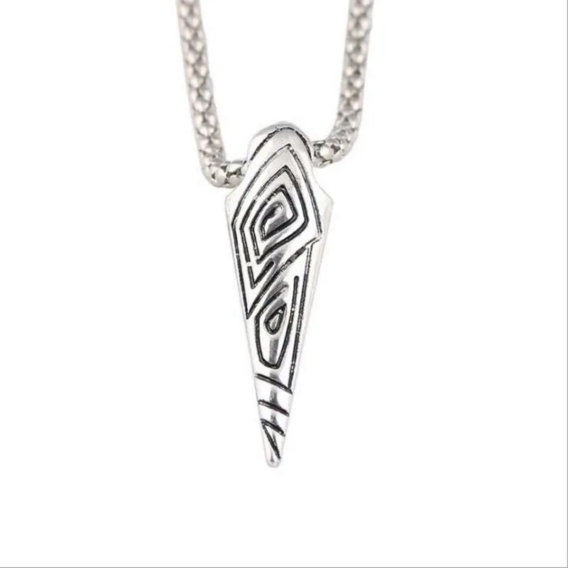 

Fashion The Avengers Black Panther Etched Claw Chain Pendant Necklace For Men Women Party Cosplay Movie Fans Gifts Jewelry