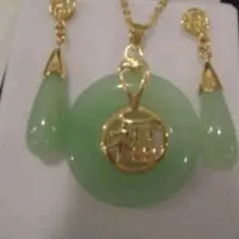 Красивые натуральный нефритовый подвесной и пара сережек комплект