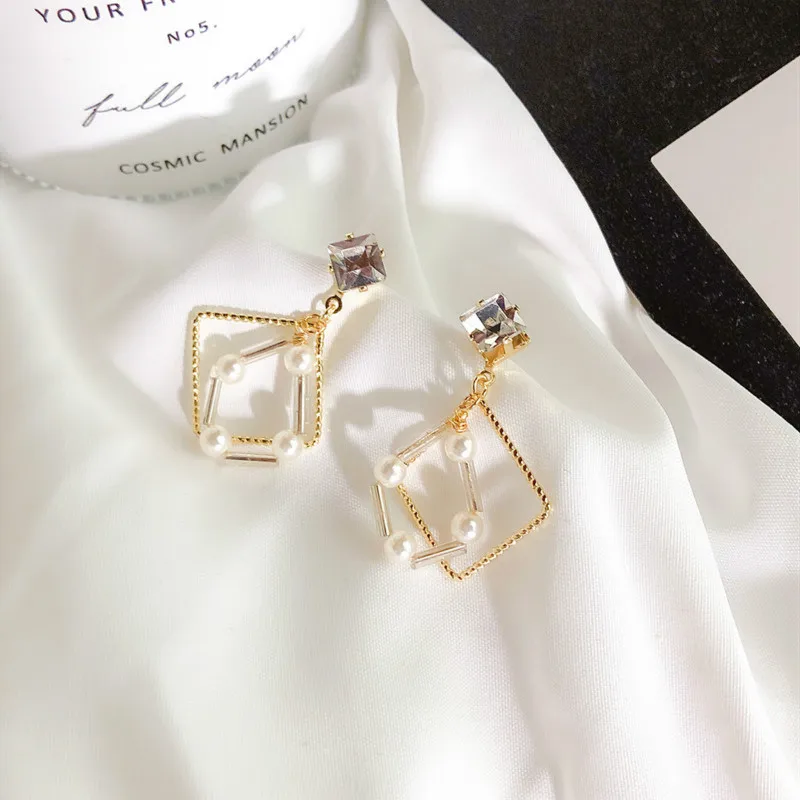 

Korean Fashionable Geometric Temperament Double-layer Interlaced Earrings Female Personality Pearl Long Eardrop Set Earrings
