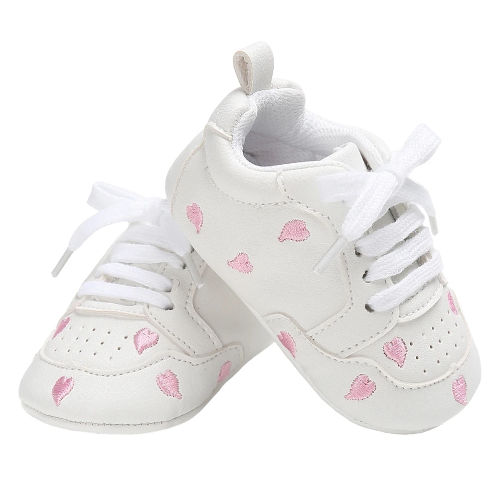 Детская повседневная обувь для девочек; кроссовки для маленьких детей на плоской подошве со шнуровкой; домашняя обувь для новорожденных; Tenis Infantil; мягкие мокасины из искусственной кожи для малышей - Цвет: Розовый