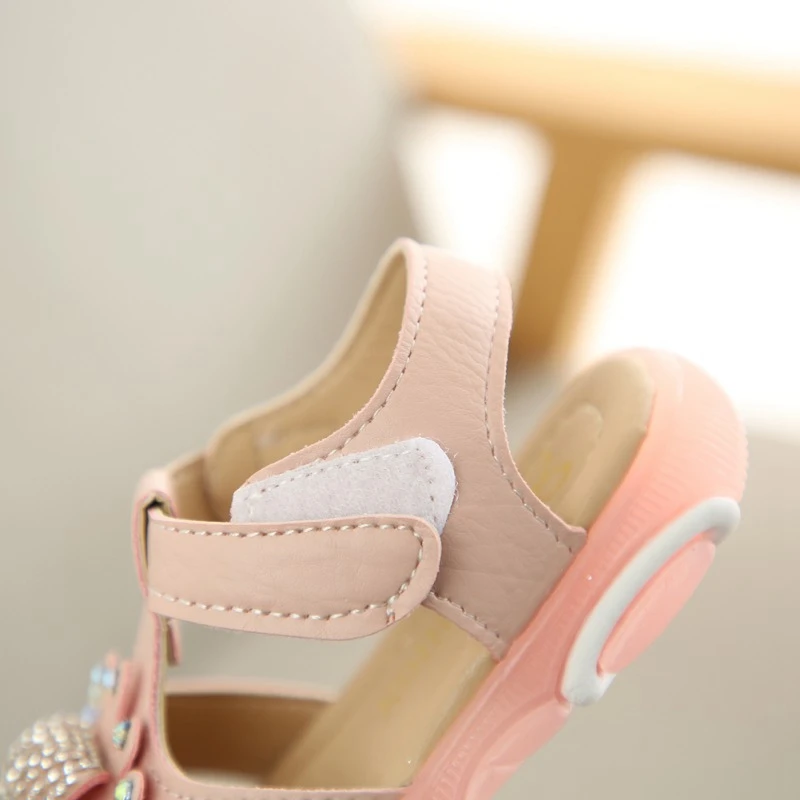 Сандалии для маленьких девочек; обувь с красивым цветком; Принцесса; Светодиодный свет; светящаяся детская обувь; мягкая подошва; обувь для