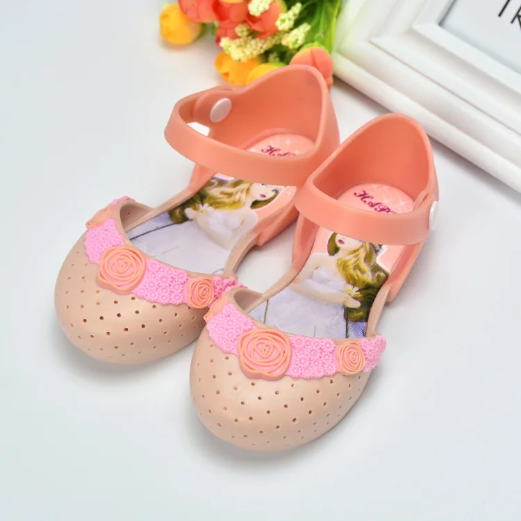 girl-flower-sandals (1)