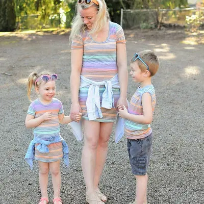 as per picture color Семейные платья для мамы и дочки футболка для сына Одинаковая одежда в полоску для мамы и дочки платья с короткими рукавами для мамы и меня Топы - Цвет: as per picture color