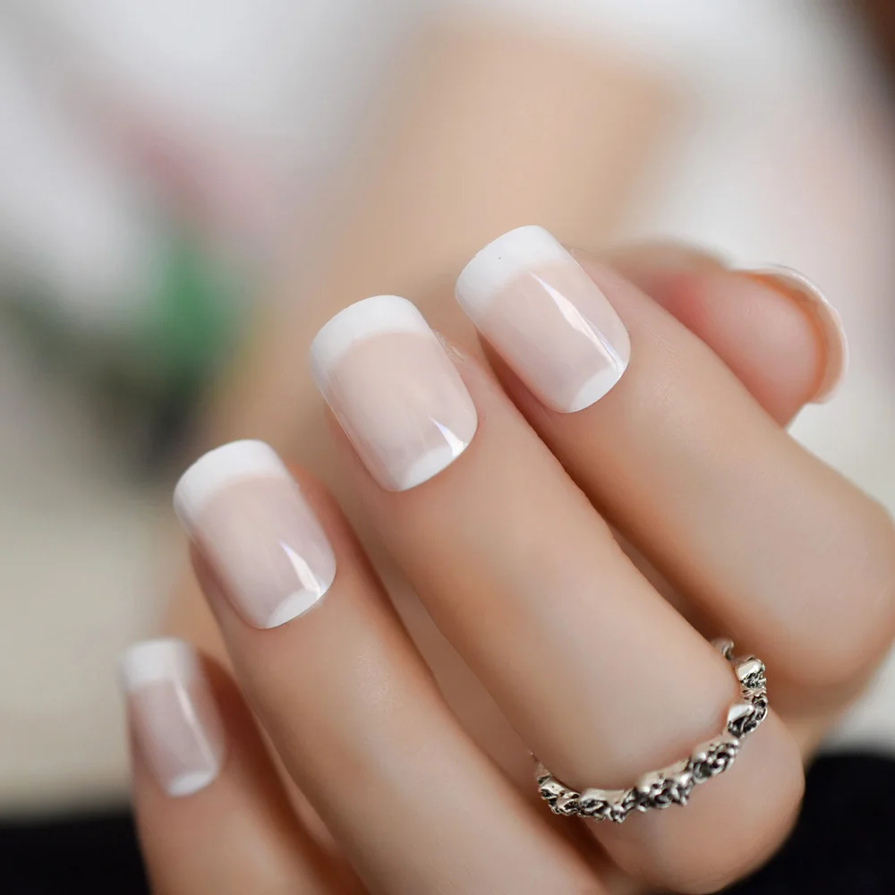 

Classical Natural French Nail with White Moo Shiny Nude Color Fake Nails Medium Size Manicure Tips Simple