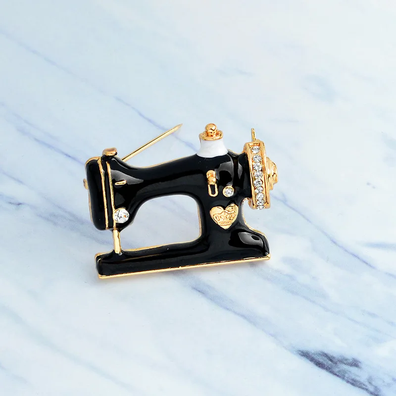 

SHUANGR Antique sewing machine furnishings retro home decoration model window display props retro iron crafts Denim Pin Badge