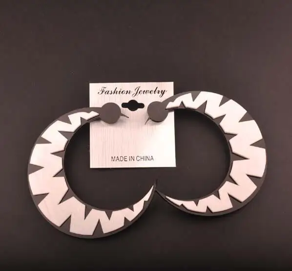 

Fashion Club DJ Jewelry Hip Hop White Acrylic Big Moon Stud Earrings For Women Hot