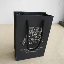 Изготовленный На Заказ Серебряный Золотой логотип штампованный высококачественный Роскошный Черный матовый бумажный пакет сумка для покупок одежда ювелирные изделия сумка с хлопковые ручки