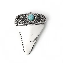 Doreen коробка смолы микро подвески, украшенные камнями зубы акулы зуб Белый Серый и прозрачный горный хрусталь 54 мм(2 1/") x 40 мм(1 5/8"), 1 шт