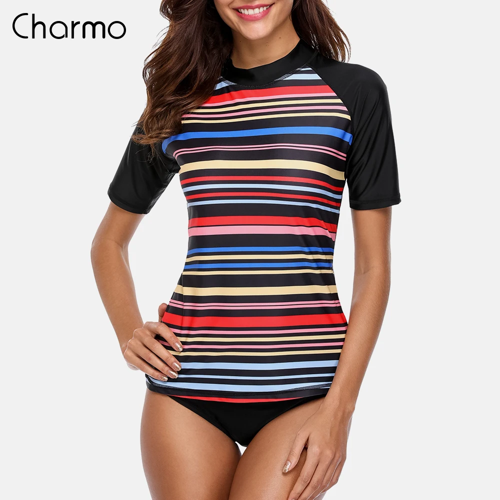 Charmo النساء قصيرة الأكمام Rashguard مخطط طباعة الاندفاع الحرس ملابس تصفح أعلى طفح الحرس قمصان للجري UPF50 +