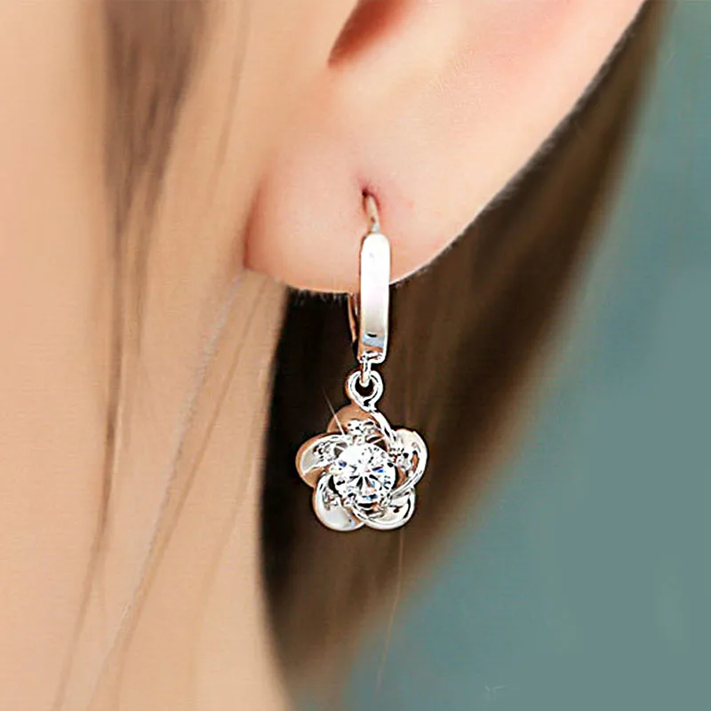 

925 Silver orecchini Plum Blossom Earrings For Women Fashion Refreshing Jewelry Drop Earrings Anniversar Gift Silver Plated