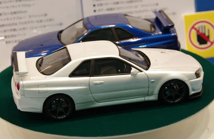 1/24 в собранном виде Модель NISSAN R34 GT-R00860