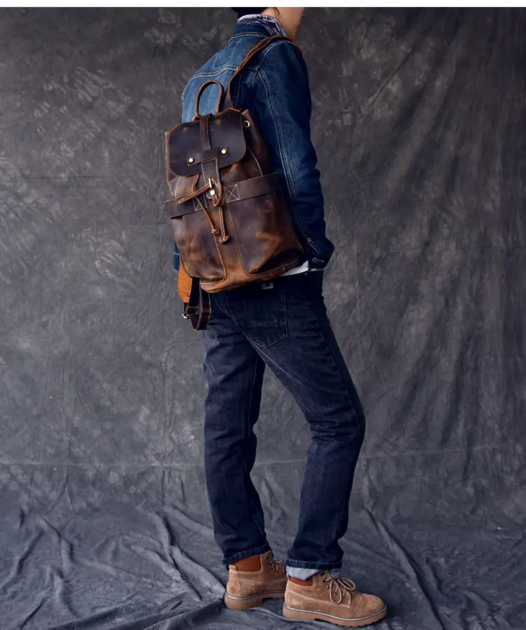 Modellschau des Woosir Vintage-Rucksacks aus echtem Leder