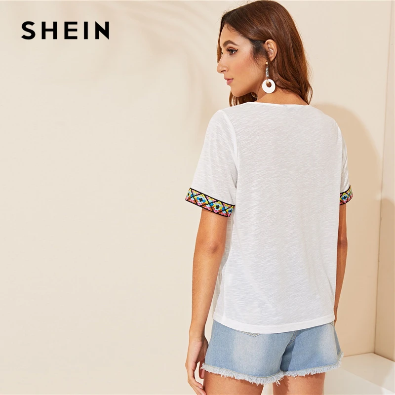 SHEIN, черная или белая футболка с v-образным вырезом, ацтекская вышитая лента, отделка, короткий рукав, женская футболка,, летние мягкие повседневные топы в стиле бохо