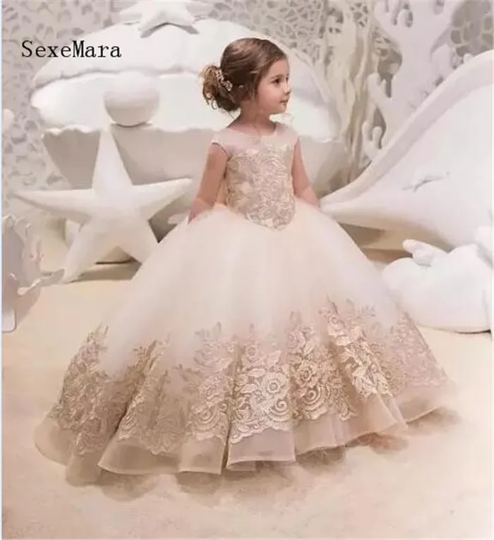 

Princess 2018 Champagne Flower Girl Dresses Jewel Neck Lace Appliqued Bow Birthday Party Gowns Kids First Communion Dress