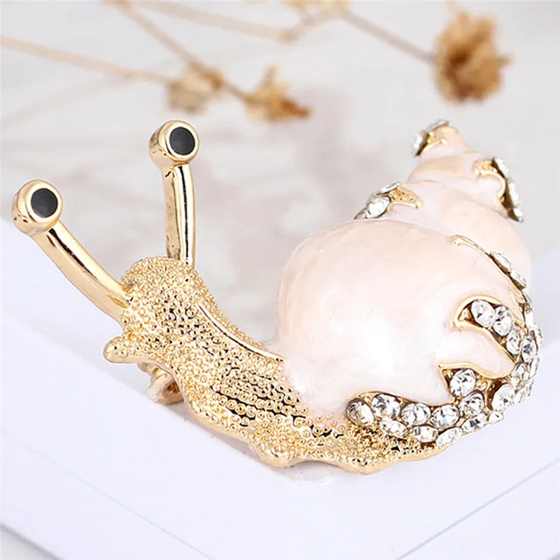 1Pc New High Quality Available Rhinestone Snail Brooches for Women Cute Small Insect Brooch Pin Fashion Enamel Pin 2 Colors