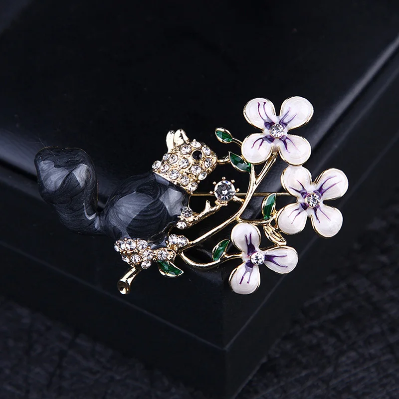 Fashion Enamel Cute Weddings Banquet Brooch For Women And Men Christmas GiftsSquirrel Climbing Tree Brooches