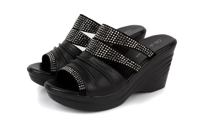 GKTINOO/брендовые сандалии; обувь из воловьей кожи со стразами; женские босоножки; шлепанцы; ; босоножки на танкетке с открытым носком; обувь для мам; модные сандалии - Цвет: Черный