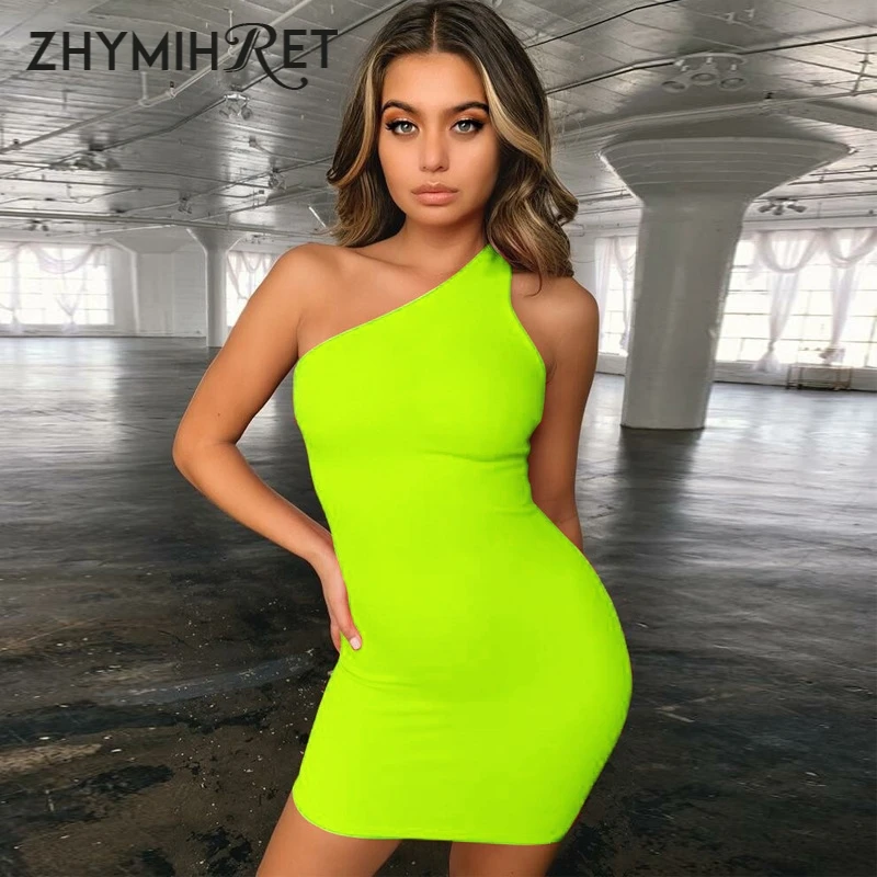 Женское платье на одно плечо ZHYMIHRET неоново зеленое мини с вырезом спине для