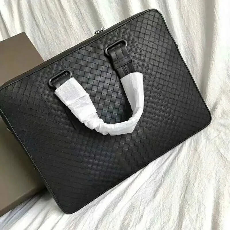 

2018 New Fashion Genuine Leather Famous Brand men briefcase,15inch Cowhide Woven Luxury Designer cross-body shoulder bag