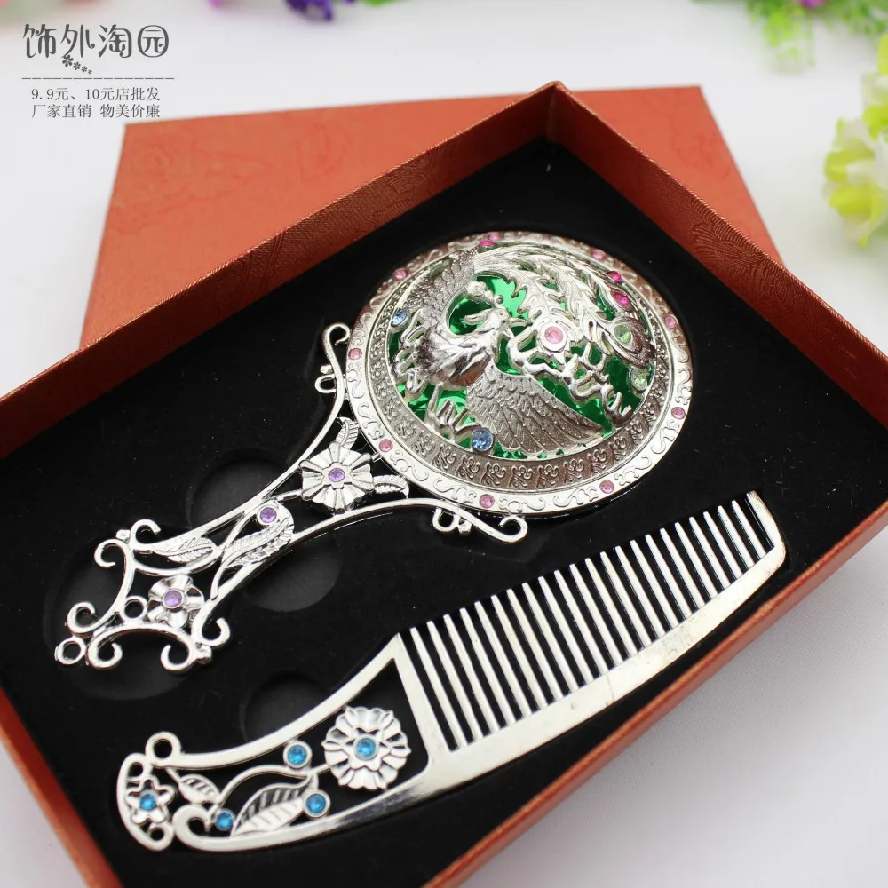 

1Set Cosmetic Mirror+ Imitation silver Comb New Women Mini Beauty Makeup Mirror Potable wedding party gift Table pocket mirror