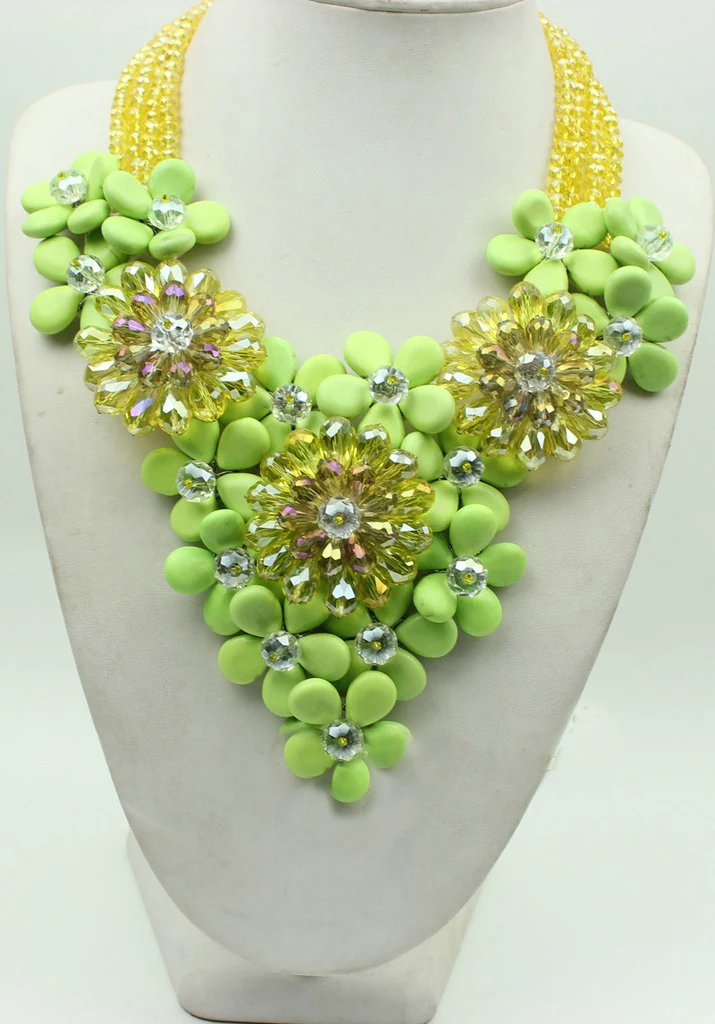 

Beautiful! green turquoise yellow shining crystal flower necklace
