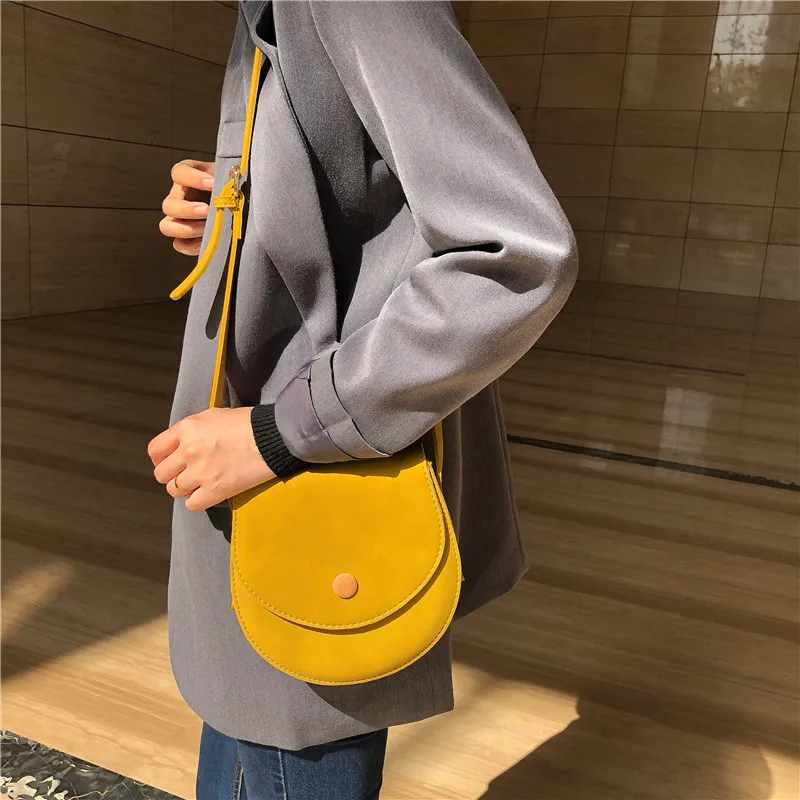 

Single Shoulder Piglet Bag Retro Overlay Sand Pack Simple Semi-round saddle bag Fashion Oblique Spin Girl Bag