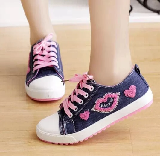 Nice Low Help Canvas Shoes Women Sports Shoe Cute Red Lips Flat Shoes